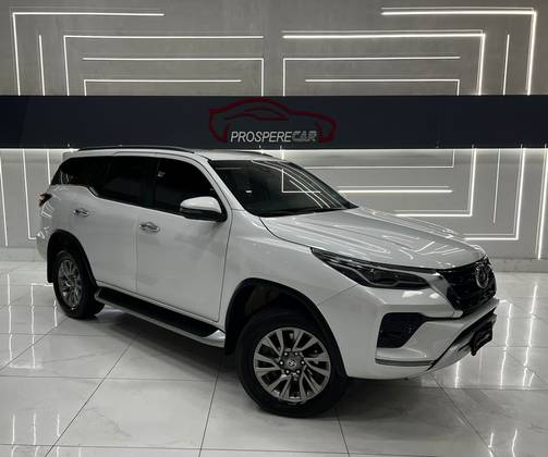 TOYOTA HILUX SW4 2.8 D-4D TURBO DIESEL SRX 4X4 AUTOMÁTICO